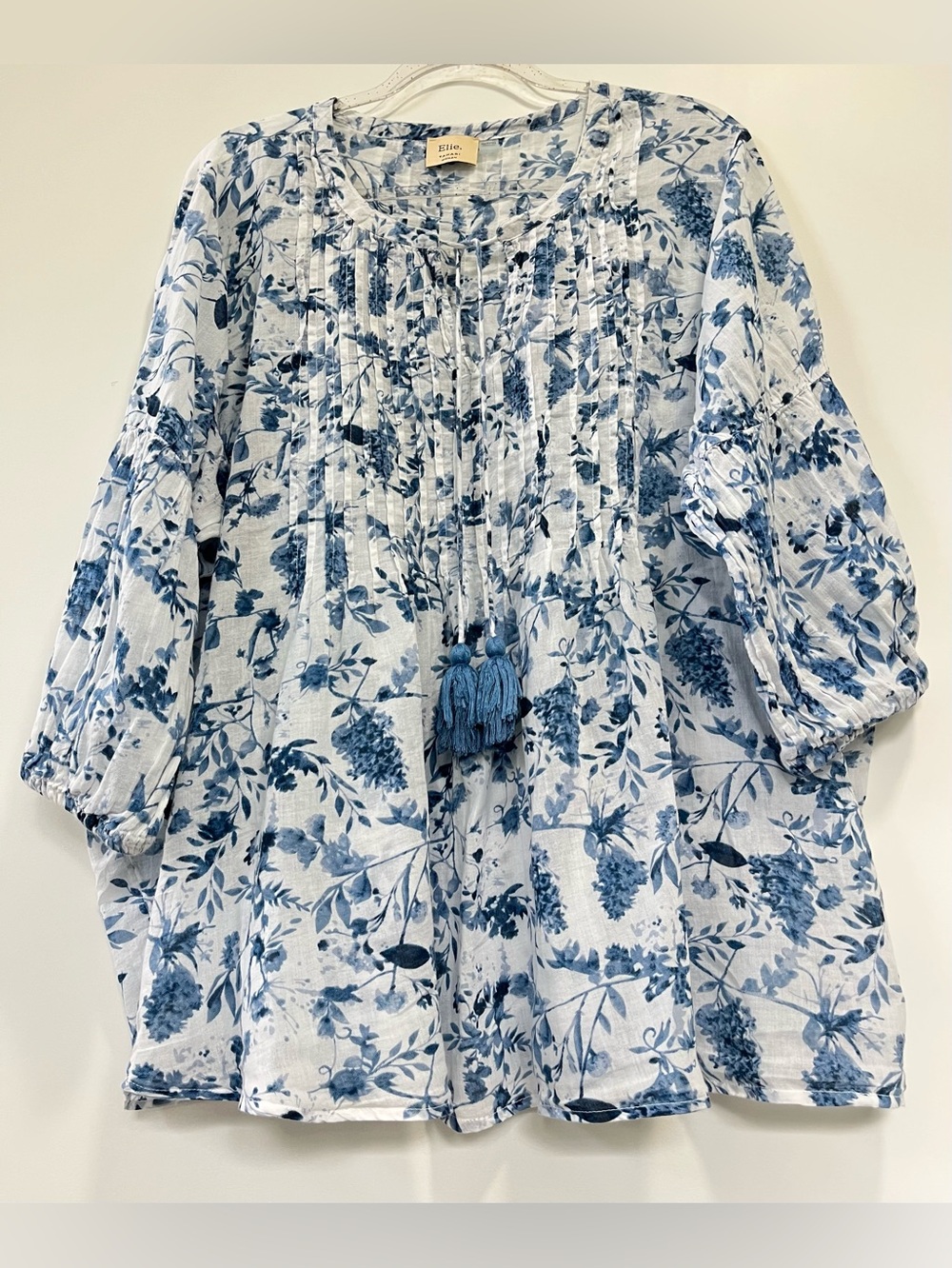 Elie Tahari Blue Floral Pintuck Tassel Top 100% Cotton.
Relaxed Peasant Sze 3XL - Picture 6 of 11